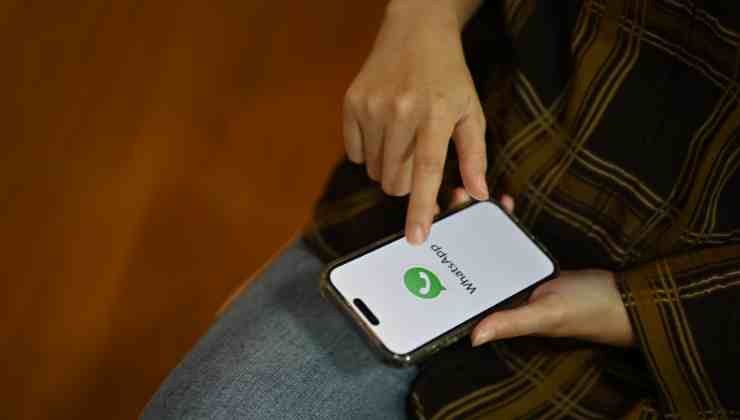 L'app Android di WhatsApp cambia design: in arrivo tante novità