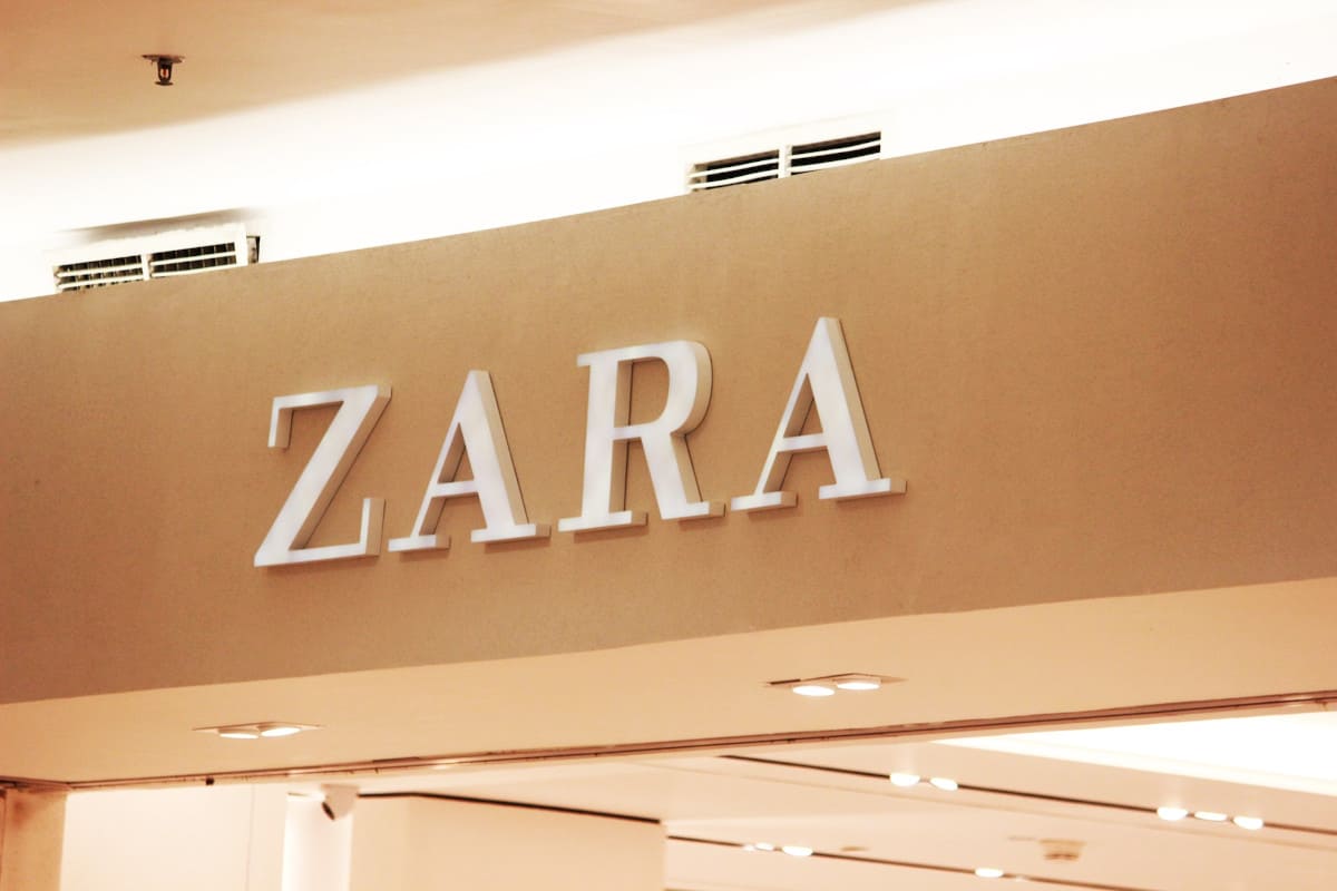 tuta di zara sui social